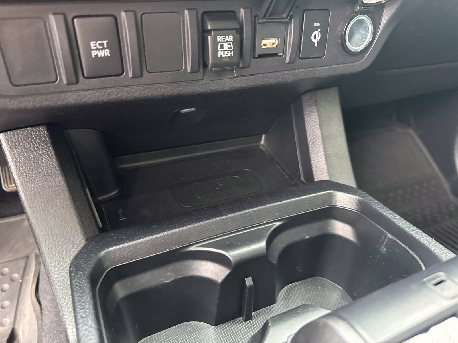 Used 2022 Toyota Tacoma TRD Off-Road AWD/4WD image 23