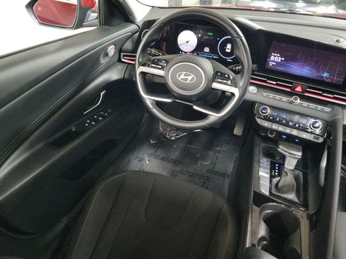 Used 2025 Hyundai Elantra SEL FWD image 14