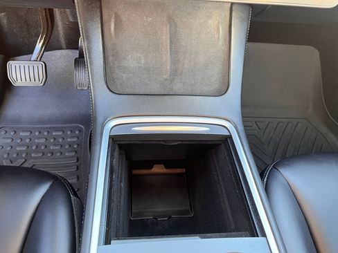 Used 2024 Tesla Model Y Long Range image 38