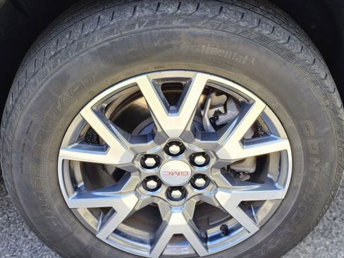 Used 2023 GMC Acadia SLT FWD image 9