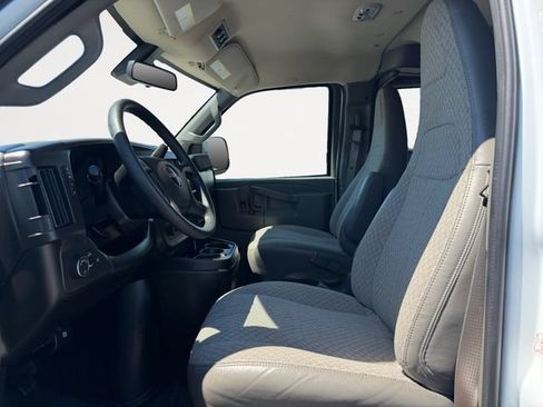 Used 2025 GMC Savana 3500 LT w/ LT Preferred Equipment Group RWD image 9
