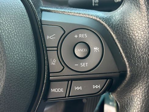 Used 2021 Toyota RAV4 LE image 16