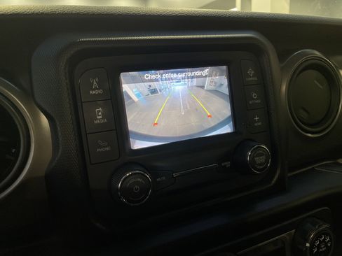 Used 2021 Jeep Wrangler Unlimited Sport image 24