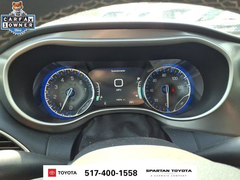 Used 2024 Chrysler Pacifica Touring-L FWD image 19