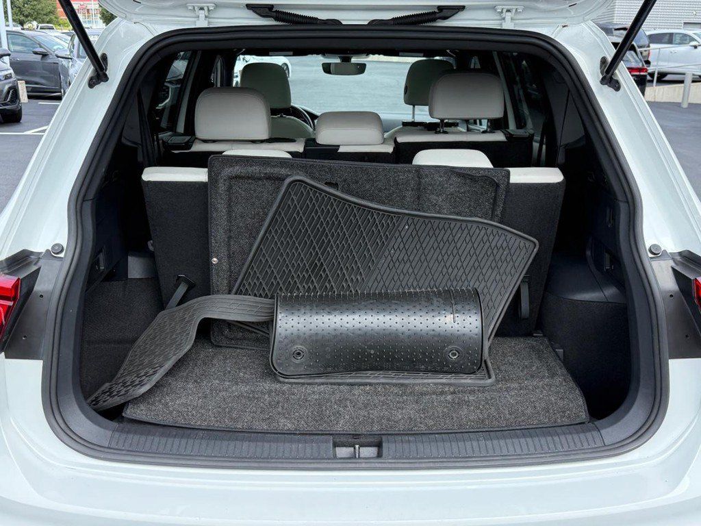 Used 2021 Volkswagen Tiguan SE R-Line FWD image 4