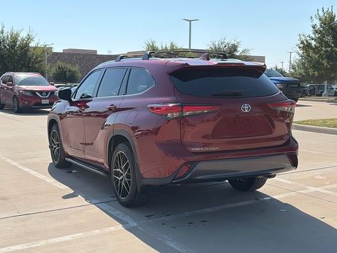 Used 2021 Toyota Highlander Limited FWD image 6