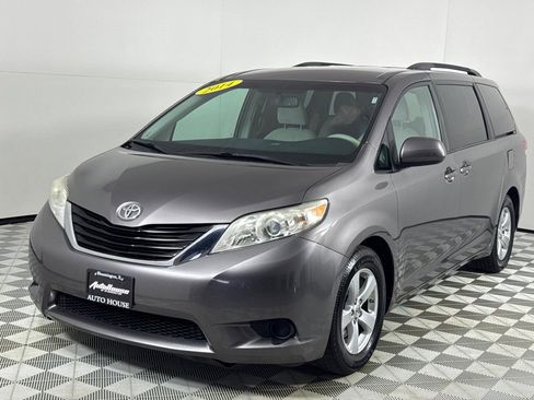 Used 2014 Toyota Sienna LE image 8