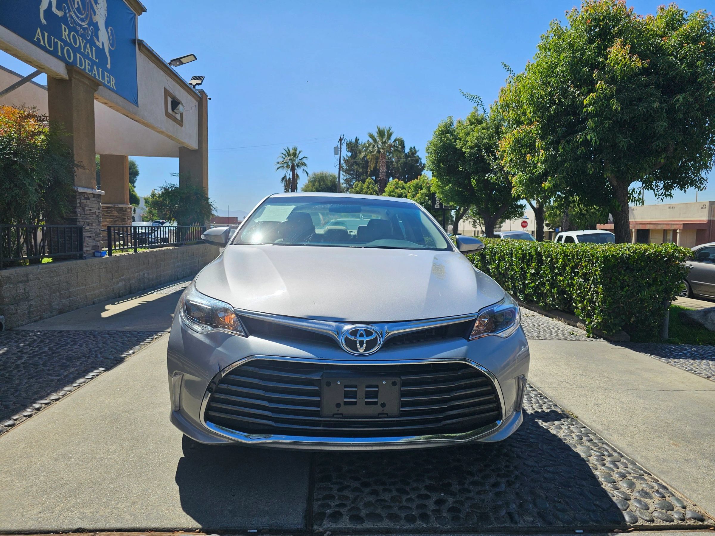 Used 2016 Toyota Avalon XLE FWD image 2
