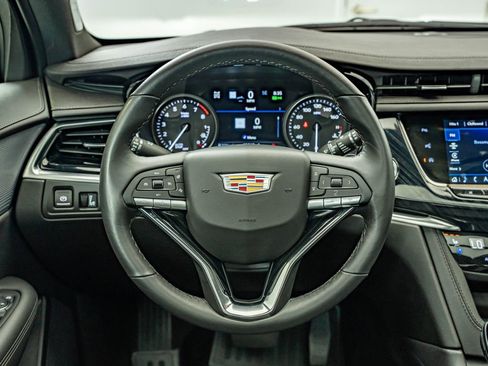 Used 2025 Cadillac XT6 Premium Luxury w/ Technology Package AWD/4WD image 23