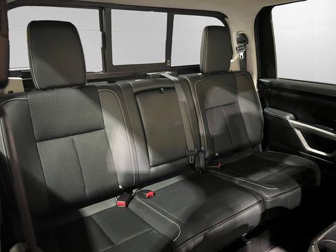 Used 2018 Nissan Titan PRO-4X image 18