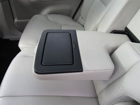 Used 2018 Volvo XC90 T5 Momentum w/ Convenience Package image 37