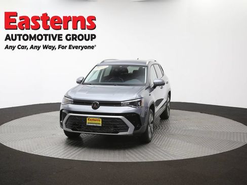 Used 2025 Volkswagen Taos SE AWD/4WD image 52