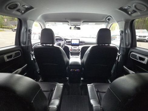 Used 2022 Ford Explorer XLT w/ Equipment Group 202A image 19