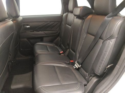 Used 2022 Mitsubishi Outlander LE image 18