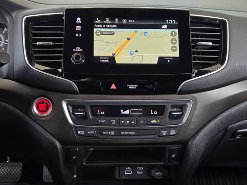 Used 2025 Honda Passport TrailSport image 16