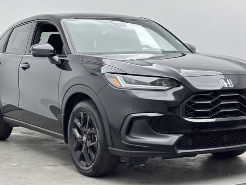 Used 2023 Honda HR-V Sport image 3