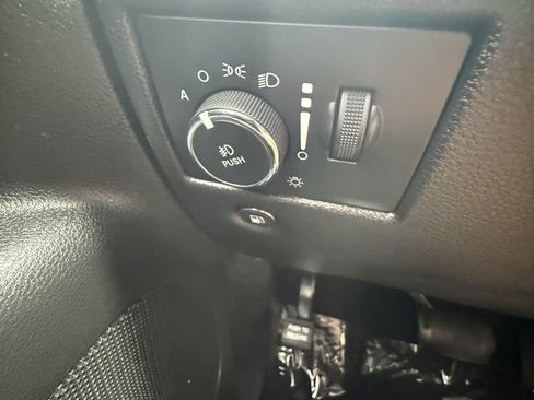 Used 2020 Jeep Grand Cherokee Altitude AWD/4WD image 24
