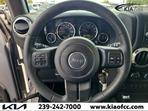 Used 2017 Jeep Wrangler Sahara w/ Connectivity Group AWD/4WD image 19