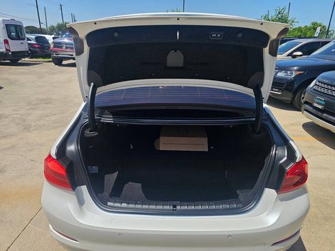 Used 2018 BMW 530e w/ Premium Package 2 RWD image 19
