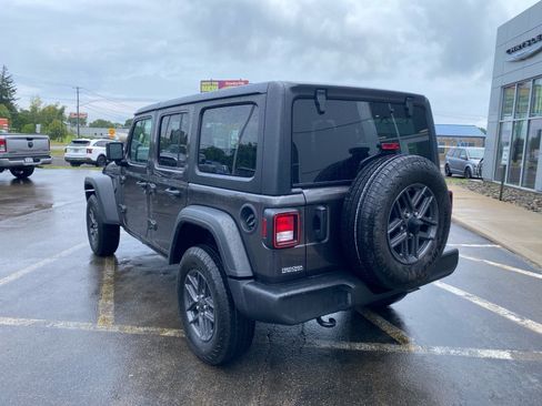 Used 2024 Jeep Wrangler Unlimited Sport AWD/4WD image 3