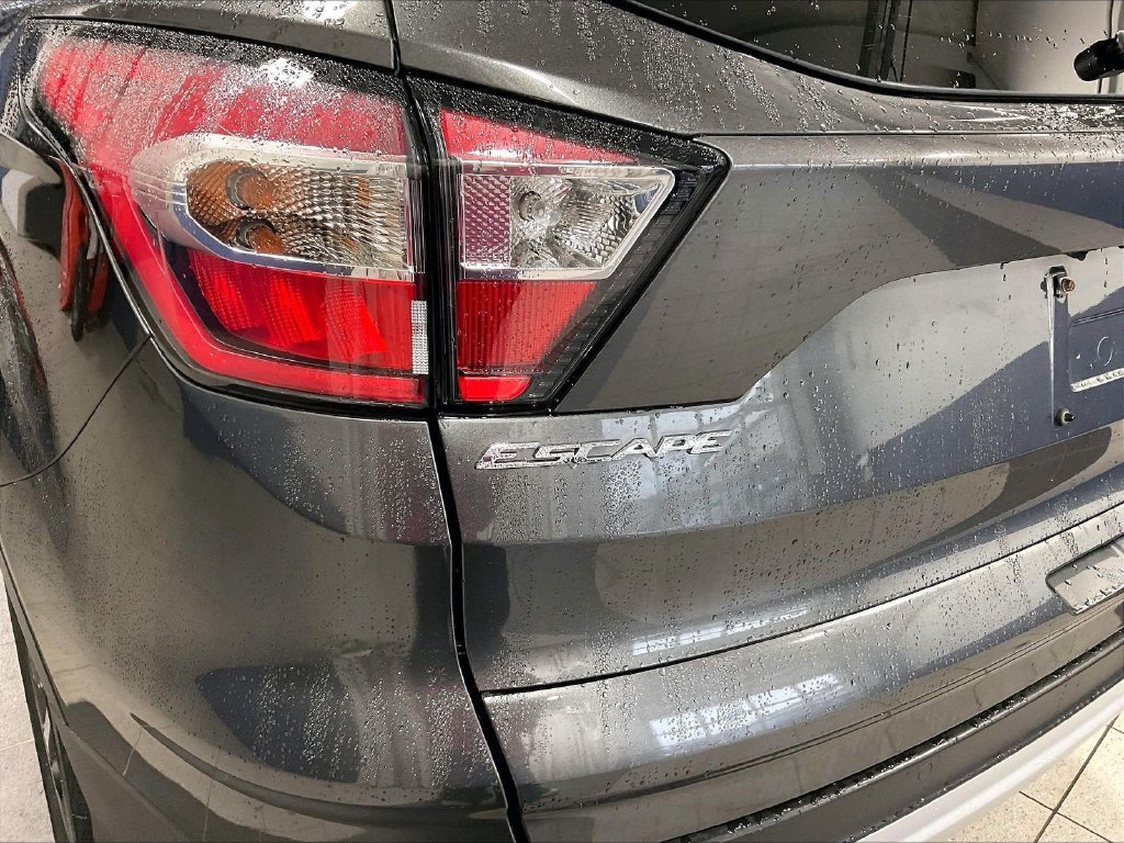 Used 2017 Ford Escape SE w/ SE Leather Comfort Package AWD/4WD image 29