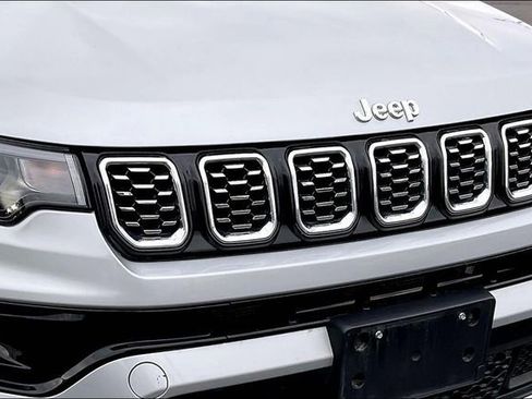 Used 2025 Jeep Compass Limited AWD/4WD image 31