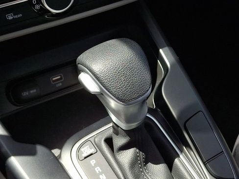 Used 2025 Kia Soul LX w/ LX Technology Package FWD image 14