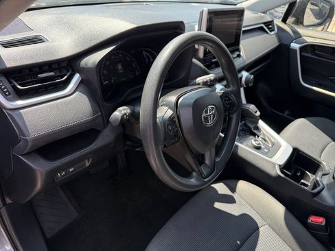 Certified 2025 Toyota RAV4 LE AWD/4WD image 28