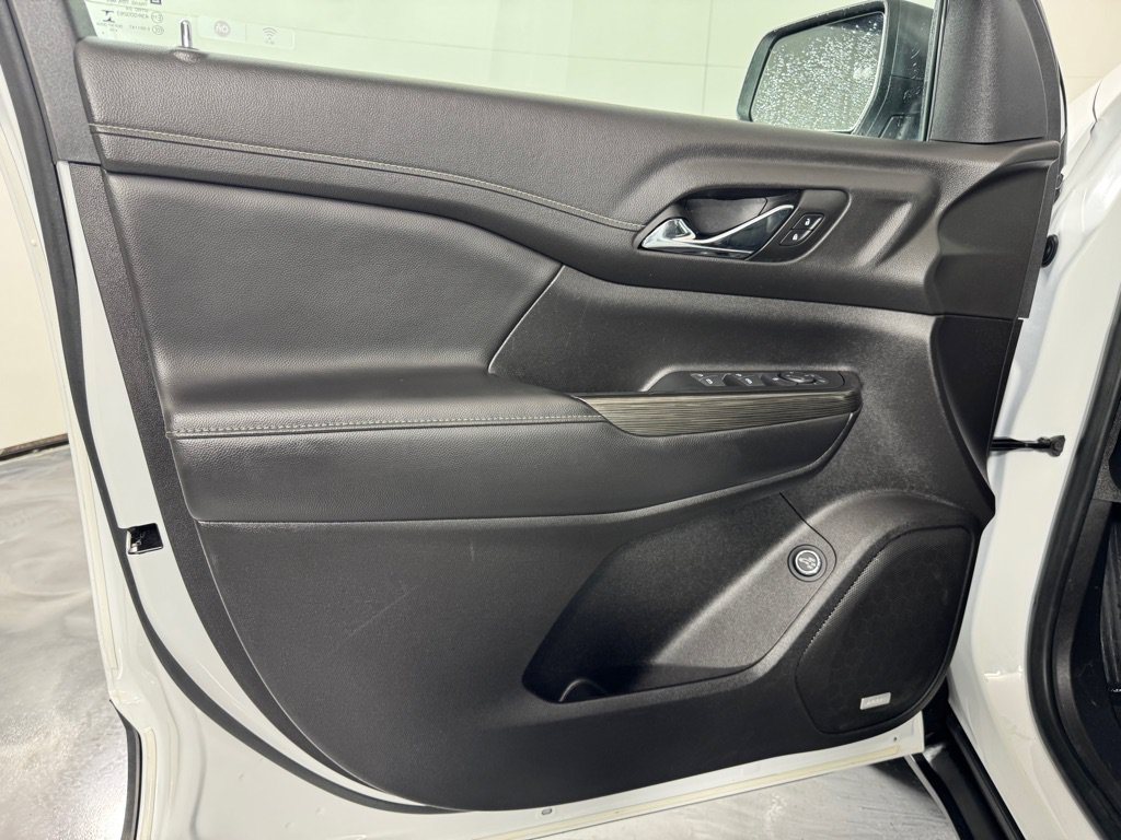 Used 2023 GMC Acadia SLT FWD image 11