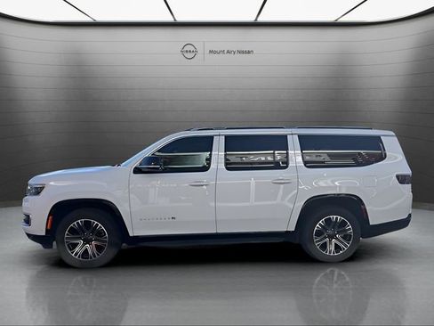 Used 2023 Jeep Wagoneer L Series II image 6