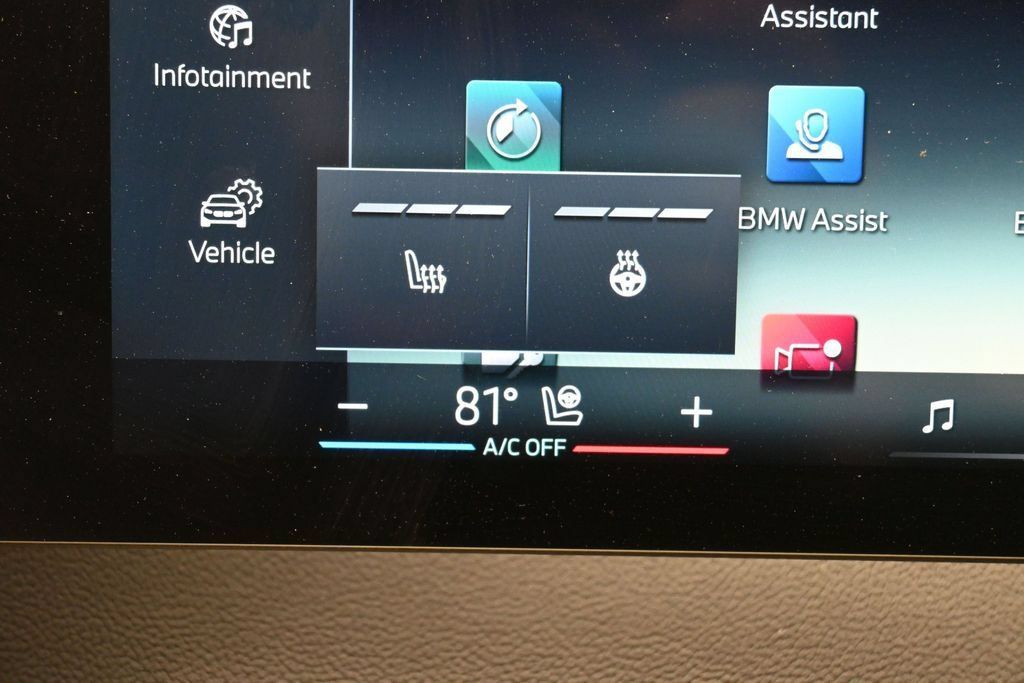 Used 2024 BMW iX xDrive50 w/ Convenience Package AWD/4WD image 17