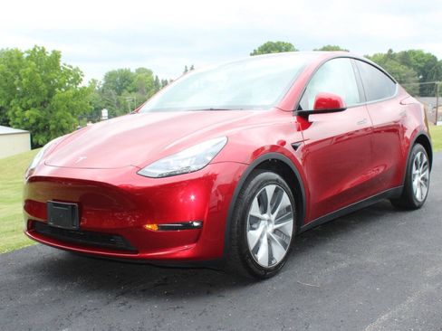 Used 2024 Tesla Model Y Long Range AWD/4WD image 5