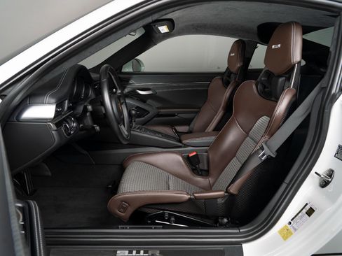 Used 2016 Porsche 911 R image 30