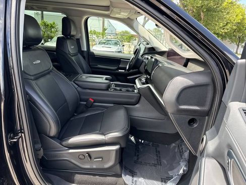 Used 2025 Ford Expedition Max Platinum AWD/4WD image 30