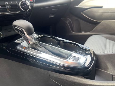 Used 2025 Chevrolet Trax LT image 41