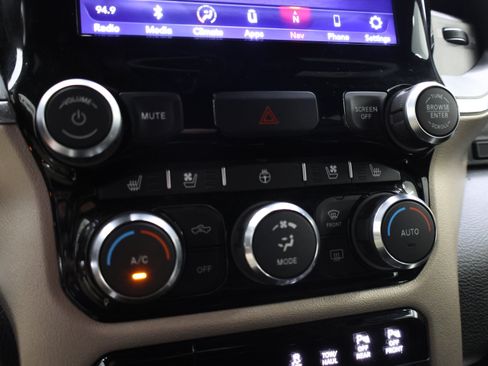 Used 2019 RAM 1500 Laramie AWD/4WD image 50