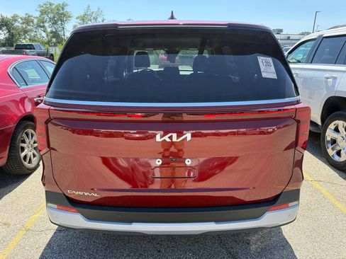 Used 2026 Kia Carnival FWD image 3