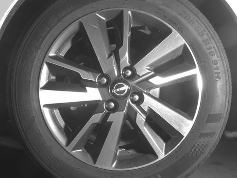 Used 2025 Nissan Versa SV FWD image 12