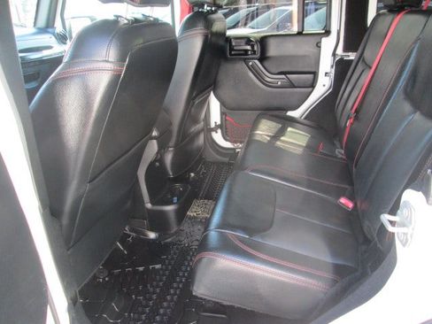 Used 2018 Jeep Wrangler Unlimited Rubicon AWD/4WD image 12