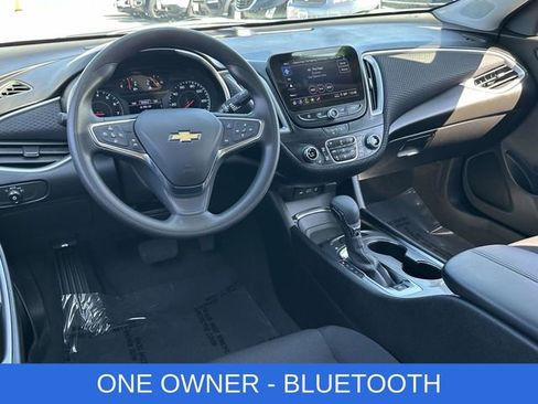 Used 2024 Chevrolet Malibu LT image 2