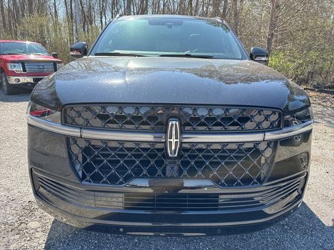 New 2026 Lincoln Navigator L Reserve AWD/4WD image 2