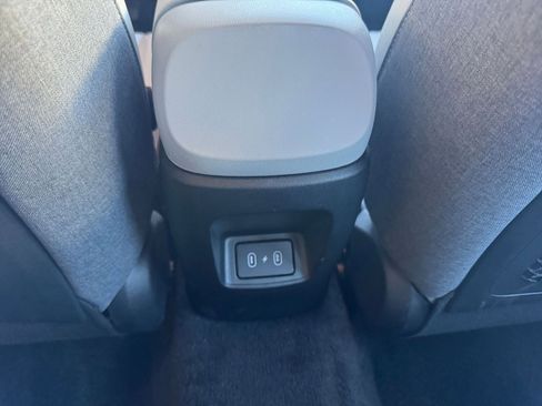 Used 2025 Hyundai Elantra Limited image 24