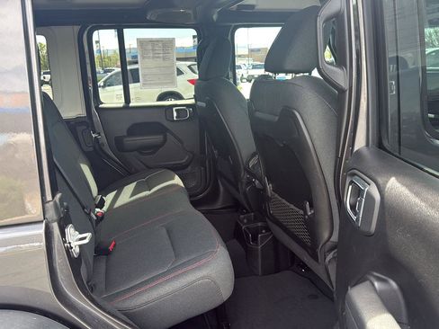 Used 2025 Jeep Wrangler Unlimited Rubicon image 28