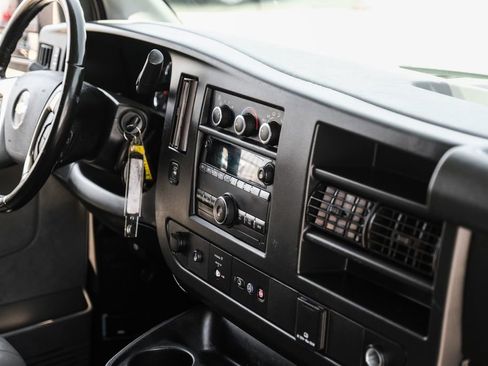Used 2019 Chevrolet Express 3500 w/ Driver Convenience Package RWD image 17