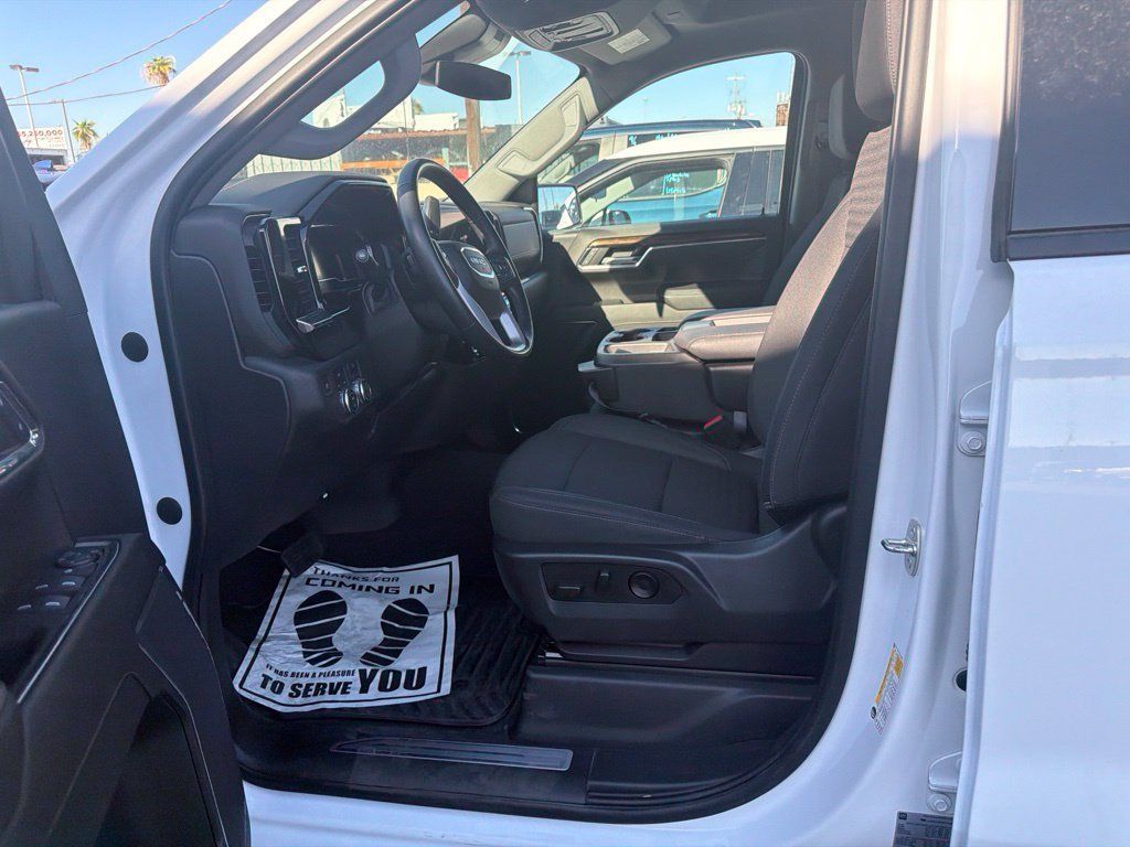 Used 2023 GMC Sierra 1500 Elevation AWD/4WD image 3