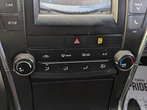 Used 2016 Toyota Camry SE image 10