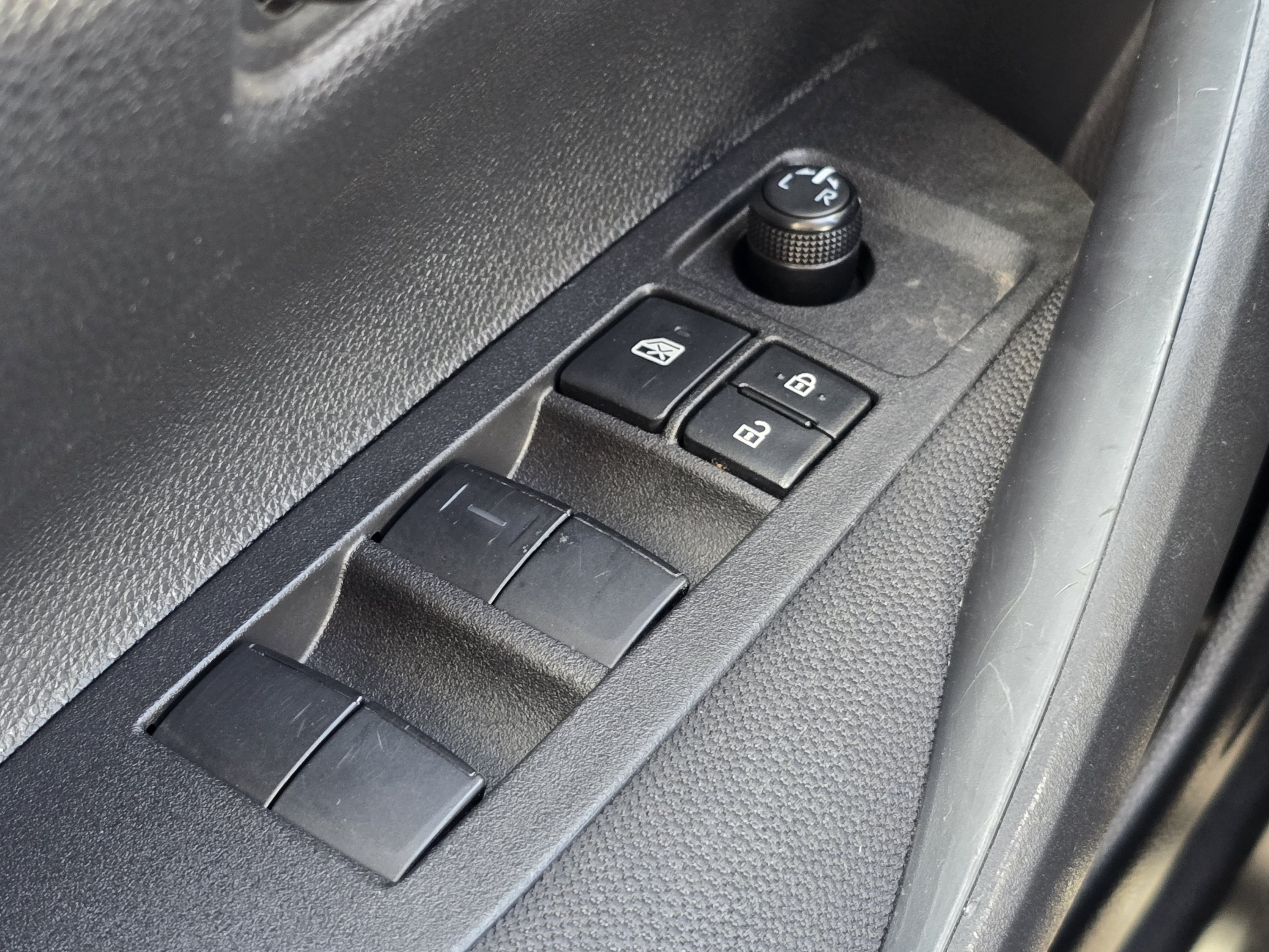 Used 2025 Toyota Corolla LE FWD image 30