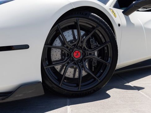 Used 2018 Ferrari 488 GTB RWD image 11