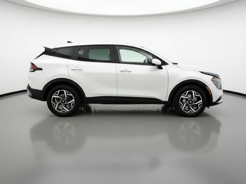 Used 2025 Kia Sportage LX image 11