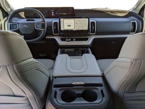 Certified 2025 Ford Expedition Active image 15